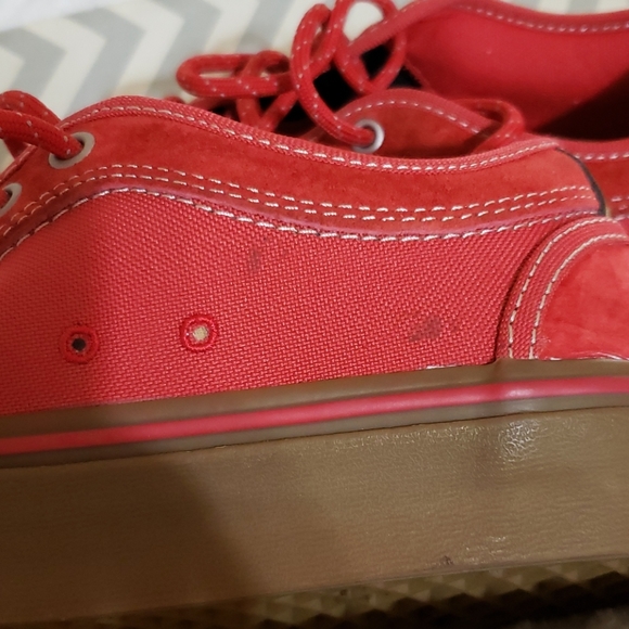 Red vans - Picture 5 of 8